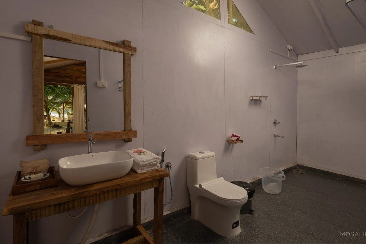 Sea View Twin Hut Bathroom 